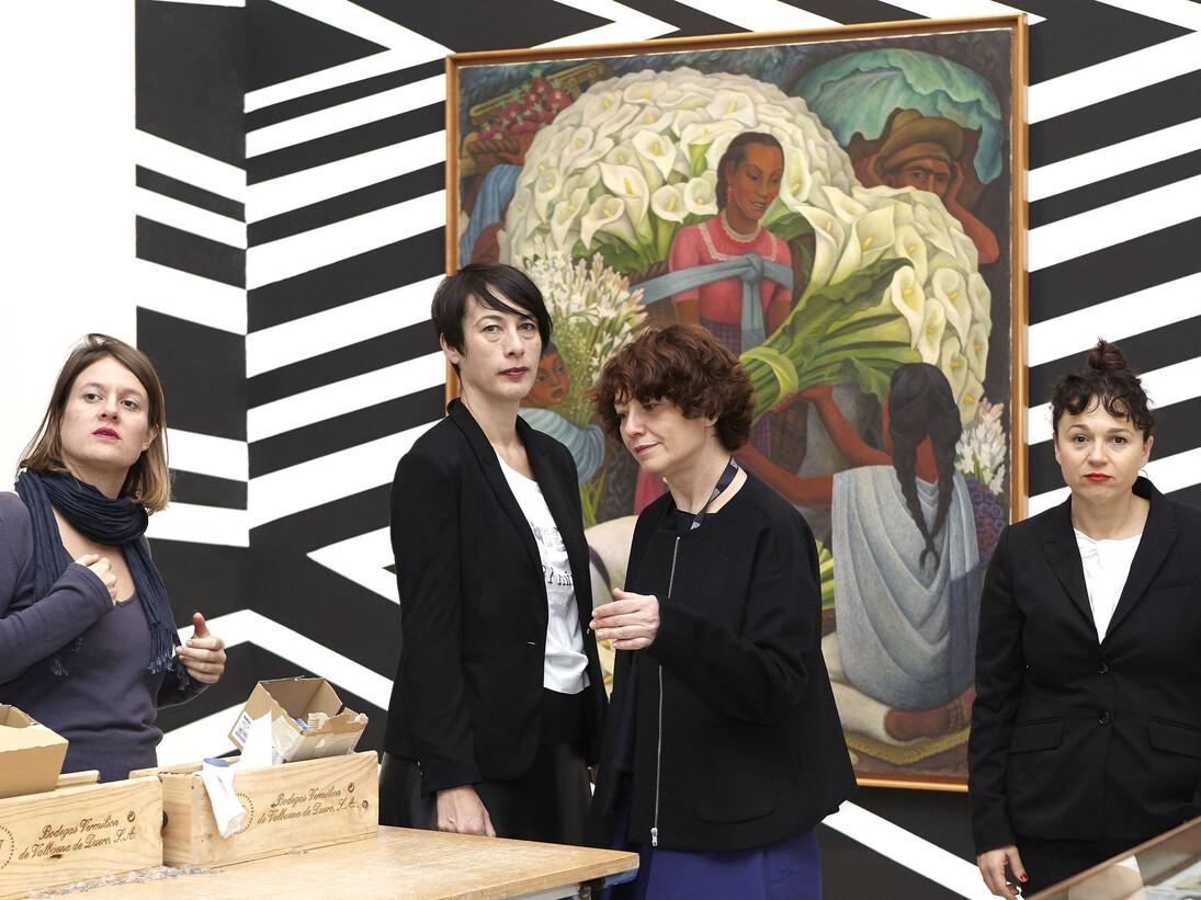 Comisarias de las exposición Un saber realmente útil en las salas. Fotografía: Joaquín Cortès/Román Lores. Museo Nacional Centro de Arte Reina Sofía, 2014