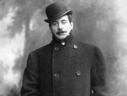 Un ritratto fotografico di Giacomo Puccini nel 1908