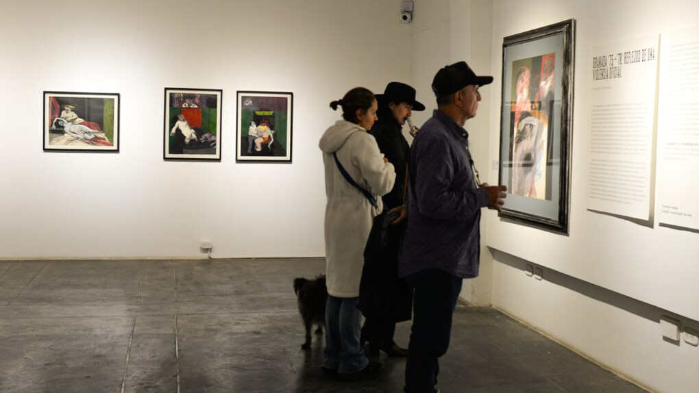 Carlos Granada ’75 –’78, reflejos de una violencia oficial, vista de exhibición. Cortesía de Espacio El Dorado