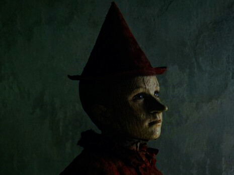 Il nome “Pinocchio” farebbe riferimento alla ghiandola pineale e all’occhio che porta alla visione 