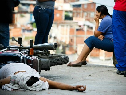 Un cadáver en las calles de Caracas, Venezuela