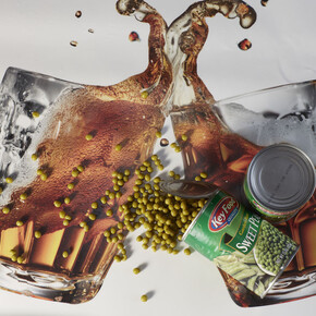 Roe Ethridge, Beer Mugs and Sweet Peas © Roe Ethridge. Courtesy of greengrassi, London