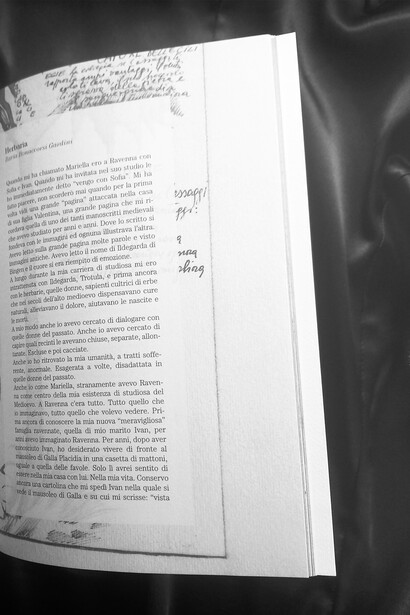 Mariella Busi De Logu, nero scarlatto, 2011