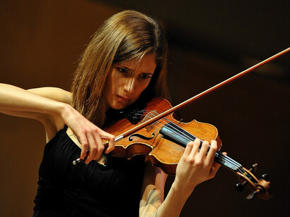 Violinista durante su actuación