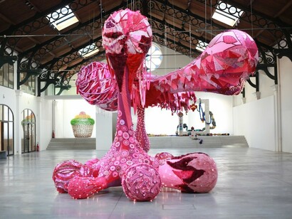 De fil(s) en aiguille(s), Exhibition view. Courtesy of La Patinoire Royale