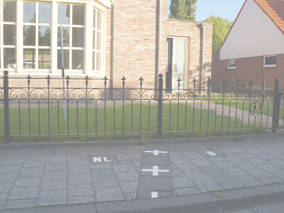 La linea di confine che attraversa continuamente il villaggio, Baerle-Nassau, Paesi Bassi