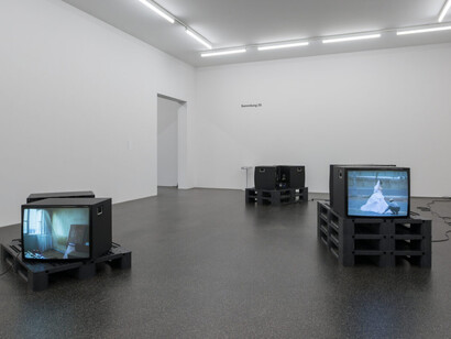 Verschiedene künstler, Sammlung 25. Kunst aus der schweiz vom 18. Jahrhundert bis in die gegenwart, ausstellungsansicht. Mit freundlicher genehmigung des Aargauer Kunsthauses