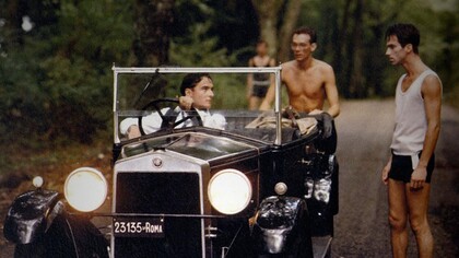 Il film racconta la straordinaria vicenda umana e scientifica di un gruppo di giovani fisici italiani negli anni ’30, guidati da Enrico Fermi. Fotogramma del film