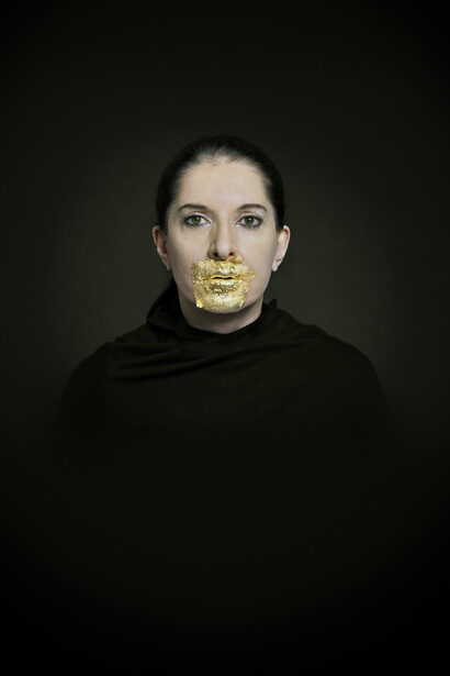 Marina Abramović Portrait with Golden Mask 2009, video (colore, senza sonoro), 30’05”. Amsterdam, LIMA Foundation. Courtesy of Marina Abramović Archives e LIMA, MAC/2017/062. © Marina Abramović. Courtesy of Marina Abramović Archives