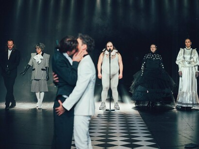 Bunbury. Ernst sein is everything! Mit freundlicher genehmigung des Deutschen Theaters