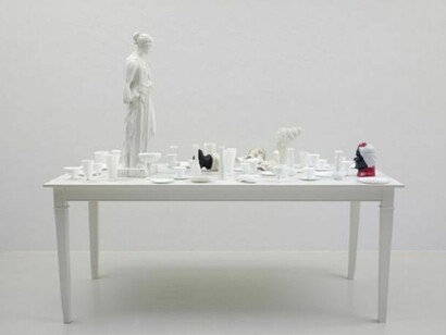 Fred Wilson, Love and Loss in the Milky Way, 2005, Table with 47 milk-glass elements, plaster bust, plaster head, standing woman, ceramic cookie jar. Courtesy of the artist and Pace Gallery, New York. Photo by Kerry Ryan McFate © Fred Wilson, courtesy Pace Gallery.
