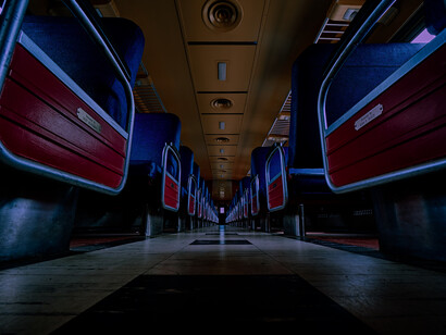 Intenté hacer memoria de cómo era el billete, ¿azul… tal vez gris?