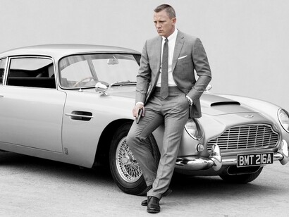 James Bond con su Aston Martin