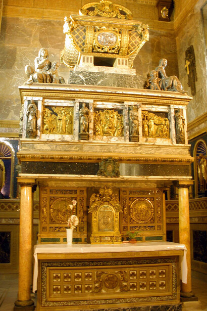 Sepulcro de san Juan de la Cruz, Convento de los carmelitas descalzos, Segovia, España