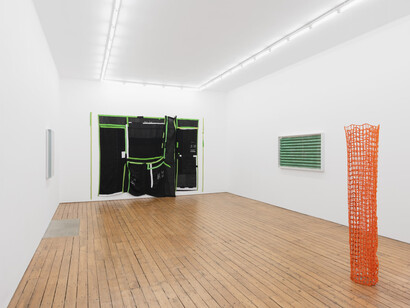 Various artists, Hold still, exhibition view. Courtesy The Approach