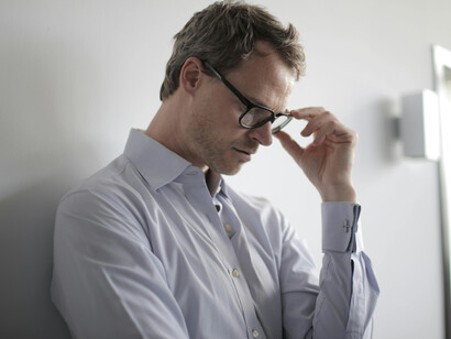 Depressão envolve tristeza profunda e perda de interesse afetando mais de 300 milhões de pessoas globalmente