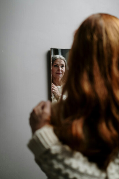 En el internado, cuando me peinaba en las mañanas, las monjas me apuraban, “no demores tanto en el espejo, ¿o es que estás buscando al diablo?”