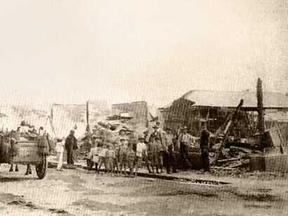Una de las pocas fotos conocidas de los estragos del incendio del 22 de diciembre de 1913. Corresponde a la esquina suroeste de la manzana. Foto publicada en la revista «Pandemónium», el 10 de enero de 1914