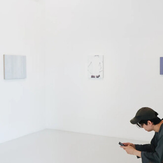 Luke Heng, Mechanics of the snap, exhibition view. Courtesy of Yeo Workshop