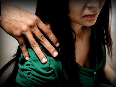 manos sobre los hombros