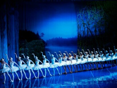 Il lago dei cigni musicato da Pëtr Il'ič Čajkovskij presso il Teatro Nuovo di Verona 