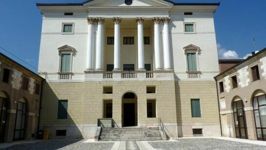 Schio, palazzo Fogazzaro, sede della mostra.