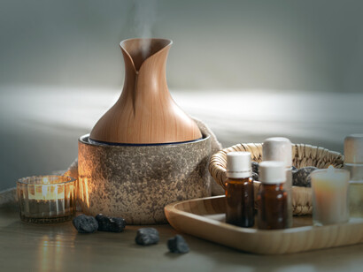 Aromas. Impactar com um cheiro específico, influencia diretamente no comportamento das pessoas, entrar num local que cheira a baunilha, uma fragrância gostosa e sofisticada, responde a certos estímulos, como querer ficar naquele local ou levar algo para casa