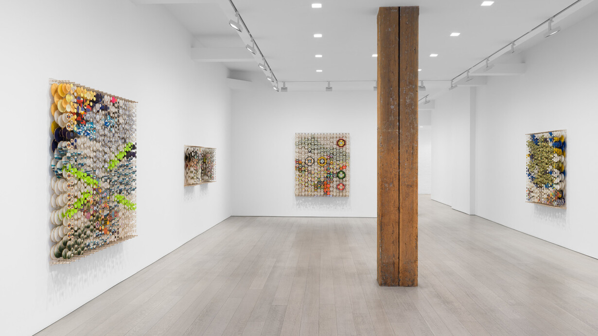 Jacob Hashimoto, exhibition view. Courtesy of Miles McEnery Gallery