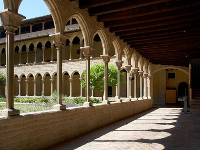 Vista del claustro del Monasterio de Pedralbes, Barcelona, España