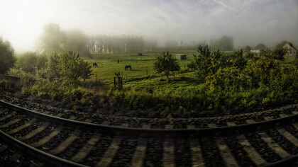 Le immagini che scorrono dal nostro posto sul treno