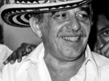 La obra de Gabriel García Márquez se convierte en un pilar fundamental del siglo XX al lograr amalgamar con maestría estética las leyendas, las creencias populares y los elementos sobrenaturales con las situaciones más comunes de la realidad latinoamericana