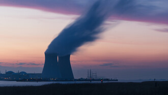 La Central nuclear de Doel​ es una de las dos centrales nucleares en Bélgica. La planta está situada en la orilla del río Escalda, cerca de la aldea de Doel