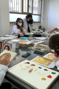 Allievi dell’Istituto Restauro Roma durante una lezione di Discipline tecniche del restauro 