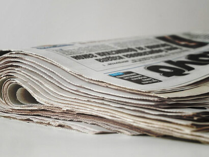 Newspapers on white background: a visual representation of press and press freedom