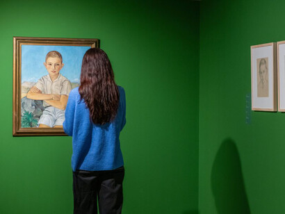 El aura de una saga moderna: Ignacio, José y Marisa Pinazo, vista de exhibición. Cortesía de IVAM