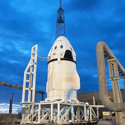 Il 6 maggio 2015 SpaceX ha completato il primo test di volo della navicella Crew Dragon, un veicolo progettato per trasportare astronauti da e verso lo spazio.