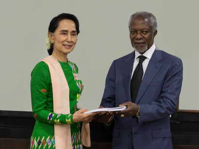 Aung San Suu Kyi with Kofi Annan