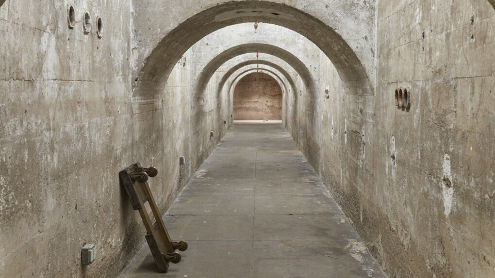 Closed for installation. Courtesy of SculptureCenter