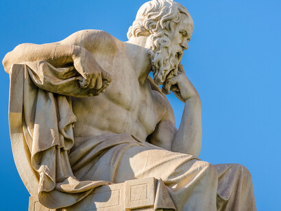 Statua di Socrate di Leonida Drosi all'Accademia di Atene