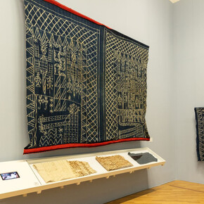 Vários artistas, Entre a cabeça e a terra, vista da exposição. Cortesia da Pinacoteca