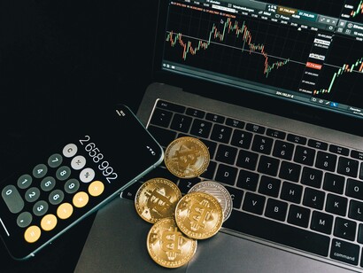 Estimating the value of cryptocurrency with phone and laptop
