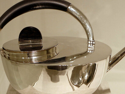 Marianne Brandt, Teiera in acciaio