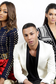 Jourdan Dunn, Olivier Rousteing y Kendall Jenner presentan la colección en la alfombra roja de los Billboard Music Awards
