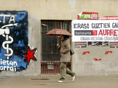 A la izquierda de la imagen, el logotipo de ETA