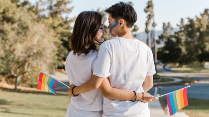 Casal homoafetivo composto por duas mulheres 