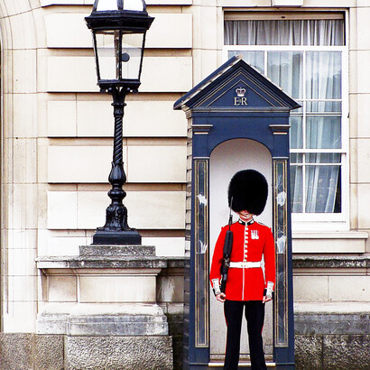 Queen's guard, Royal guard, Buckingham Palace in London England 