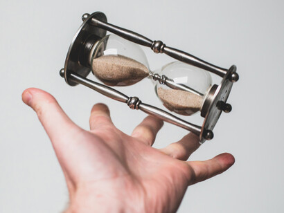 Agora. O tempo que a voz não fala