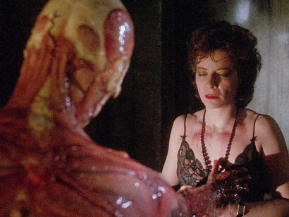 La película de Clive Barker no solo redefinió el género, sino que también sentó las bases para una saga de culto que sigue vigente