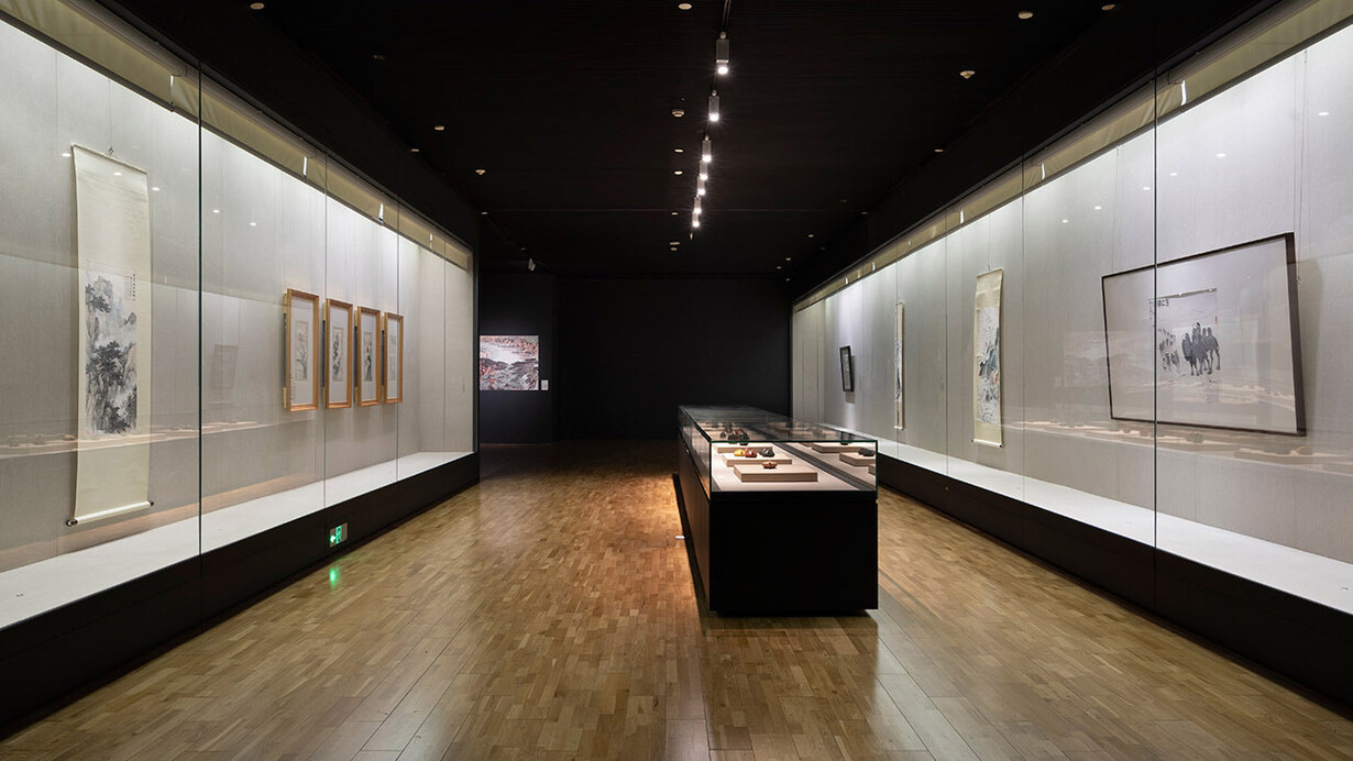 Charm of clay, fragrance of ink: a special exhibition of masterpieces in modern chinese painting and Yixing teapots, exhibition view. Courtesy of Long Musuem