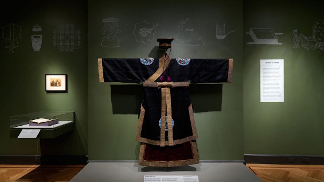 Design by the Book, Exhibition view. Courtesy of Bard Graduate Center Gallery